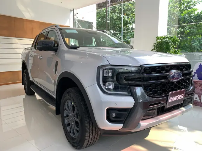 Thuê Xe Bán Tải Ford Ranger Wildtrak 2.0L Bi-Turbo 4x4 Tự Lái
