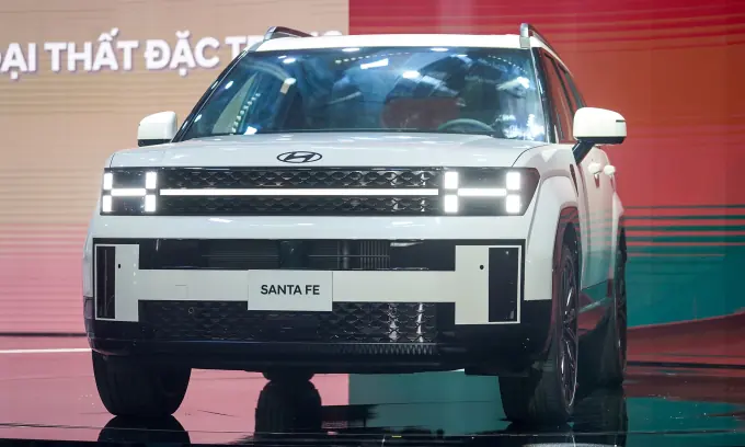 Thuê Xe Hyundai SantaFe Cao Cấp 7 Chỗ Tự Lái (Đời Mới)