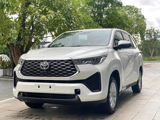 Thuê Xe Toyota Innova Cross 2.0V / Hybrid Tự Lái (All-New 2025)